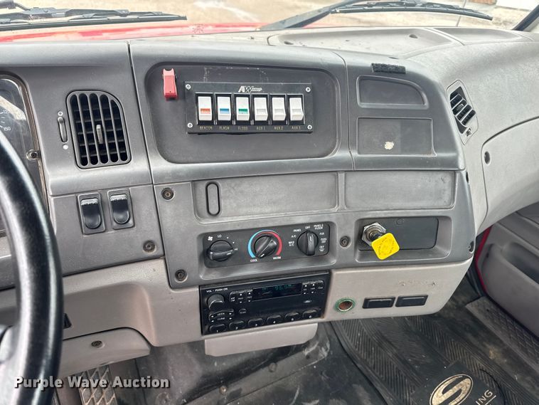 image for item EA2332 1997 Ford L8501 truck cab and chassis