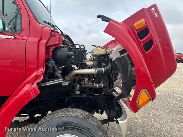 image for item EA2332 1997 Ford L8501 truck cab and chassis