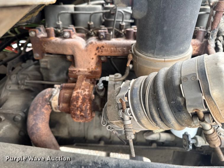 image for item EA2332 1997 Ford L8501 truck cab and chassis