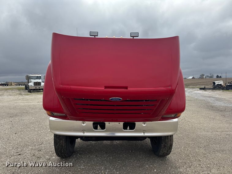 image for item EA2332 1997 Ford L8501 truck cab and chassis