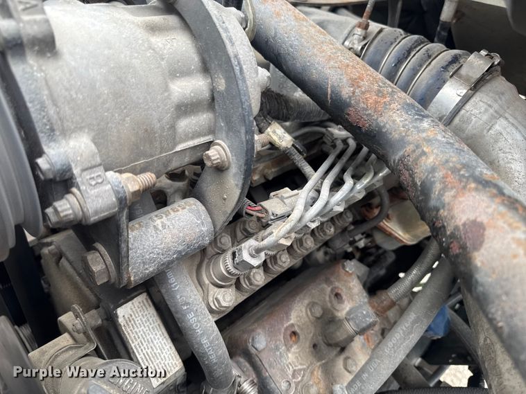 image for item EA2332 1997 Ford L8501 truck cab and chassis