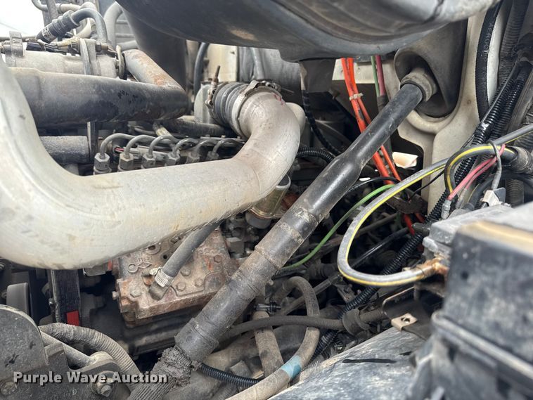 image for item EA2332 1997 Ford L8501 truck cab and chassis