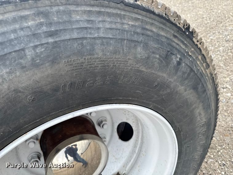 image for item EA2332 1997 Ford L8501 truck cab and chassis