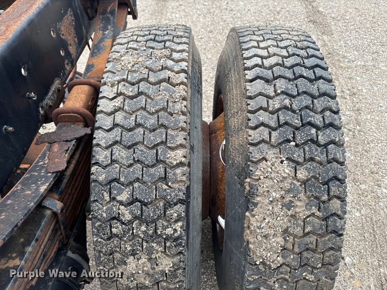 image for item EA2332 1997 Ford L8501 truck cab and chassis