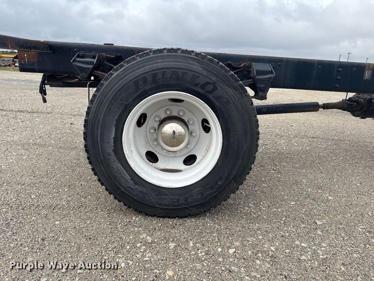 image for item EA2332 1997 Ford L8501 truck cab and chassis