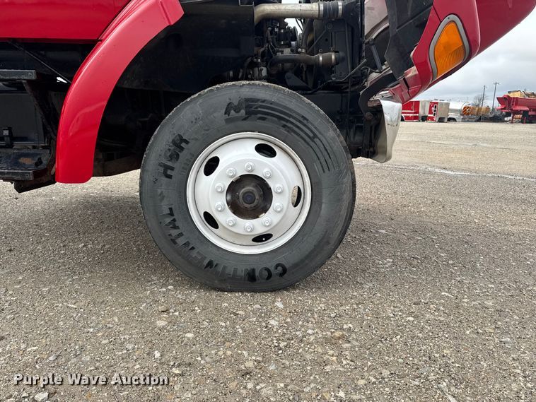 image for item EA2332 1997 Ford L8501 truck cab and chassis