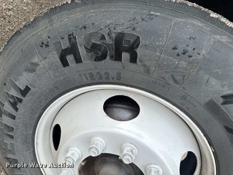 image for item EA2332 1997 Ford L8501 truck cab and chassis