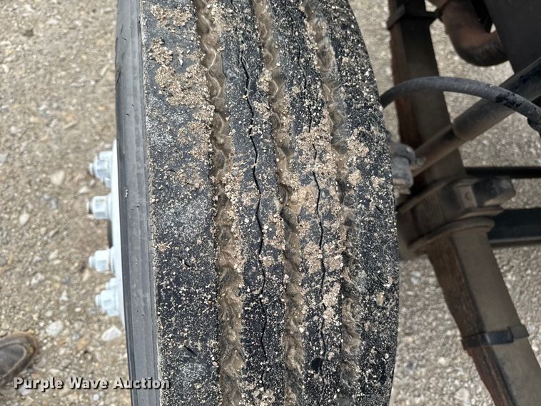 image for item EA2332 1997 Ford L8501 truck cab and chassis