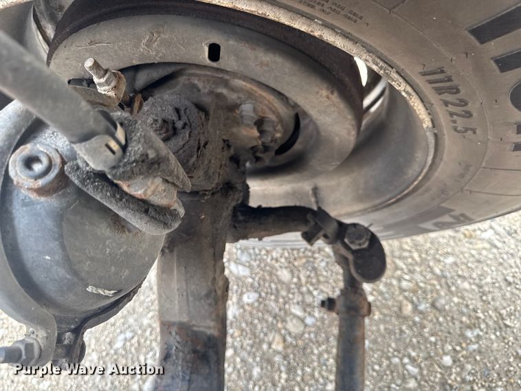 image for item EA2332 1997 Ford L8501 truck cab and chassis