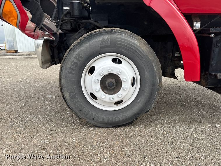 image for item EA2332 1997 Ford L8501 truck cab and chassis