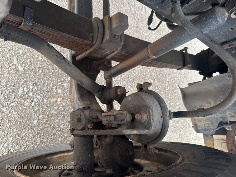 image for item EA2332 1997 Ford L8501 truck cab and chassis