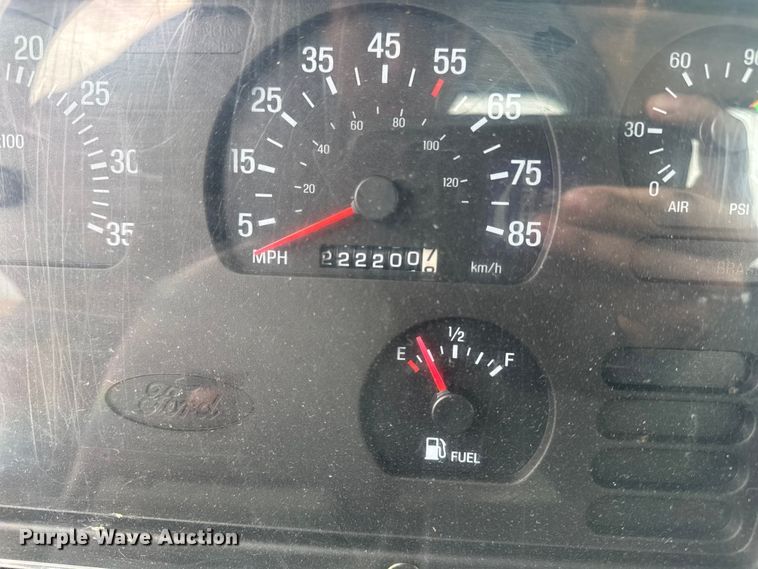 image for item EA2332 1997 Ford L8501 truck cab and chassis