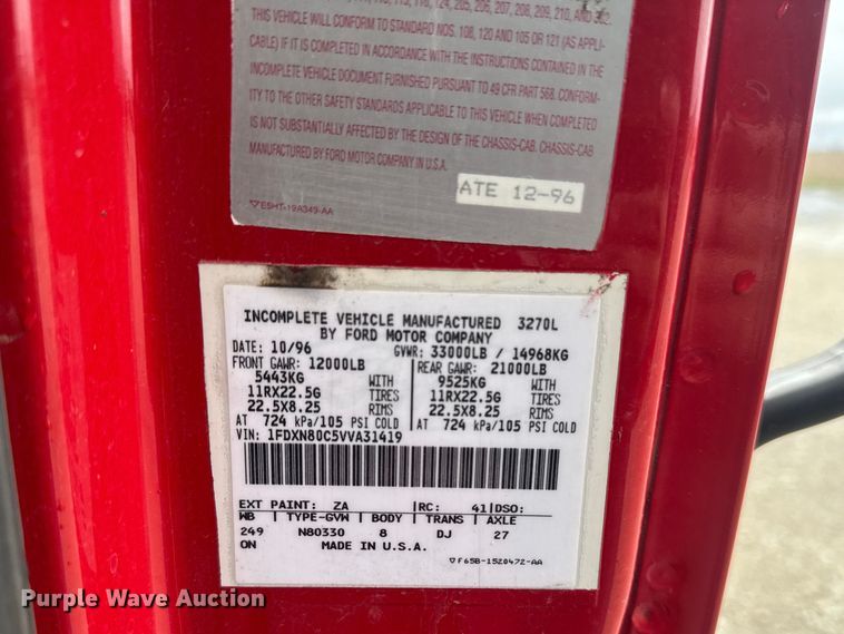 image for item EA2332 1997 Ford L8501 truck cab and chassis