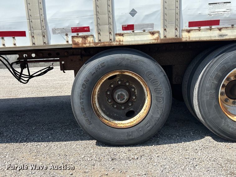 image for item EA4629 1995 Wabash dry van trailer