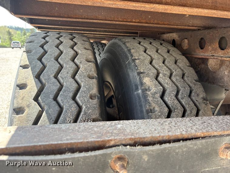 image for item EA4630 1995 Wabash dry van trailer