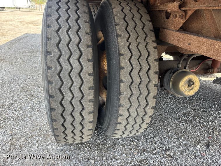 image for item EA4630 1995 Wabash dry van trailer