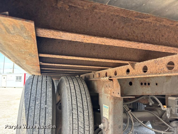 image for item EA4643 2006 Utility VS2DC dry van trailer