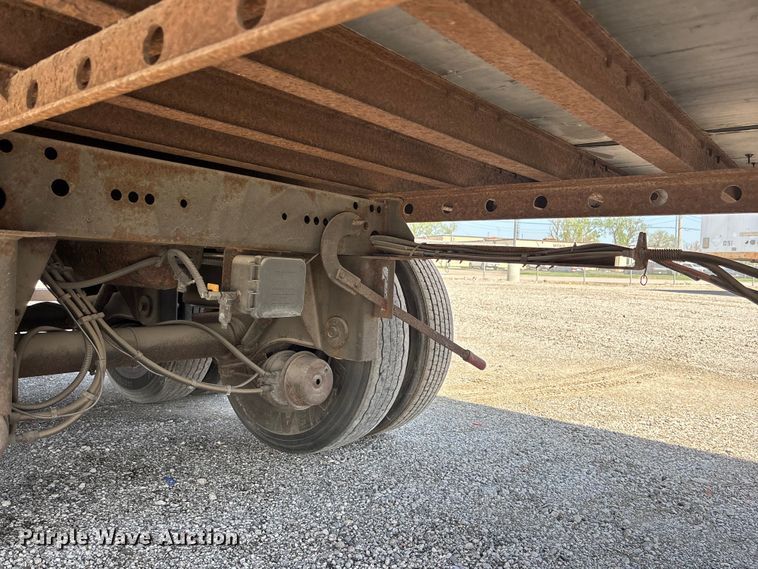 image for item EA4643 2006 Utility VS2DC dry van trailer