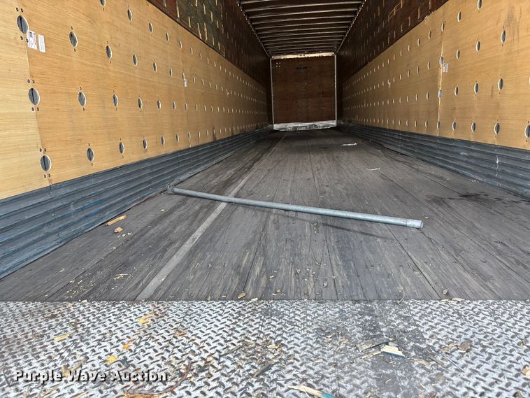 image for item EA4643 2006 Utility VS2DC dry van trailer
