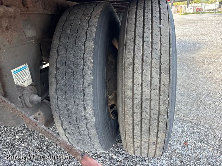 image for item EA4643 2006 Utility VS2DC dry van trailer