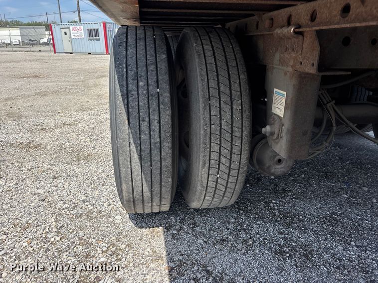 image for item EA4643 2006 Utility VS2DC dry van trailer