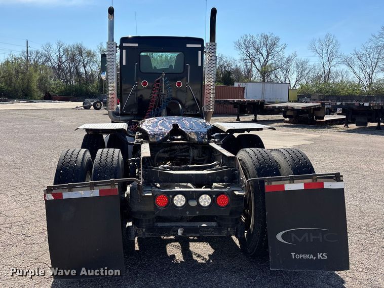 image for item EA4730 2015 Kenworth T8 Series semi truck