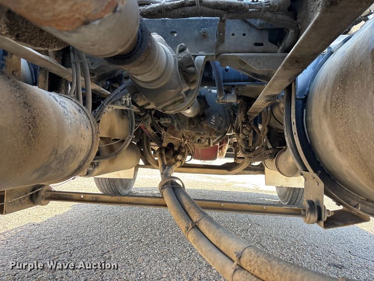 image for item EA4730 2015 Kenworth T8 Series semi truck