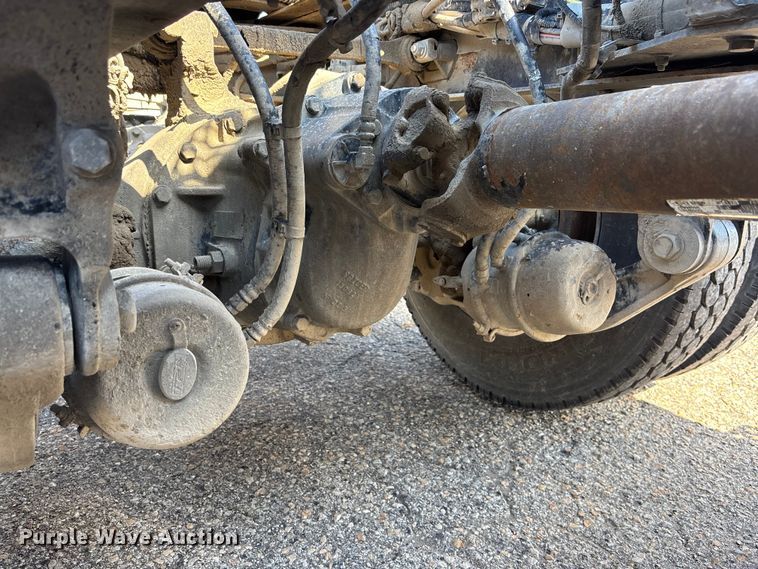 image for item EA4730 2015 Kenworth T8 Series semi truck