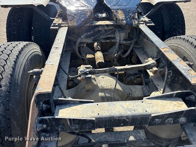 image for item EA4730 2015 Kenworth T8 Series semi truck