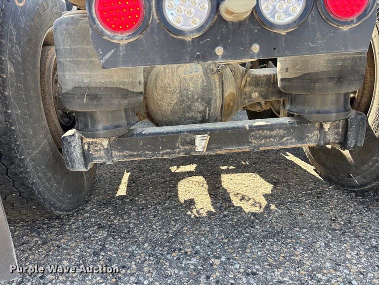 image for item EA4730 2015 Kenworth T8 Series semi truck