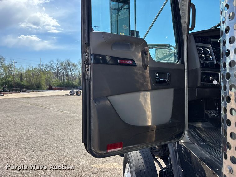 image for item EA4730 2015 Kenworth T8 Series semi truck