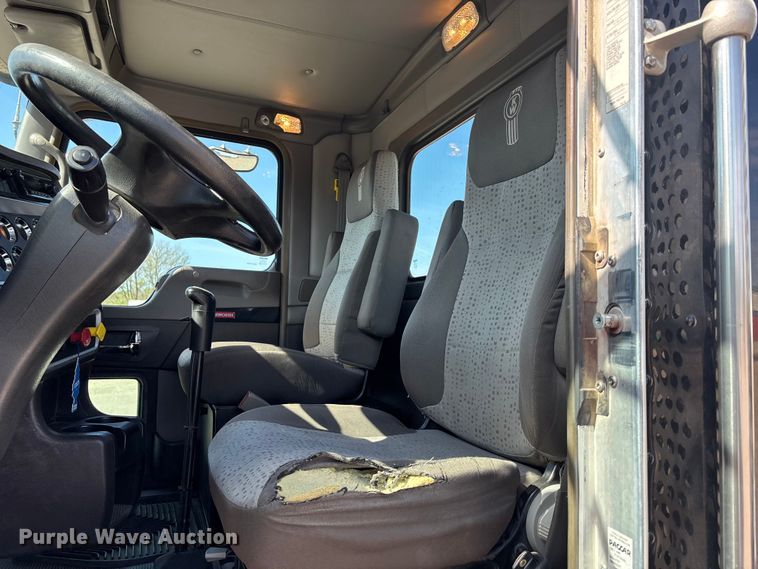 image for item EA4730 2015 Kenworth T8 Series semi truck