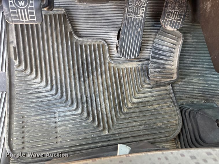 image for item EA4730 2015 Kenworth T8 Series semi truck