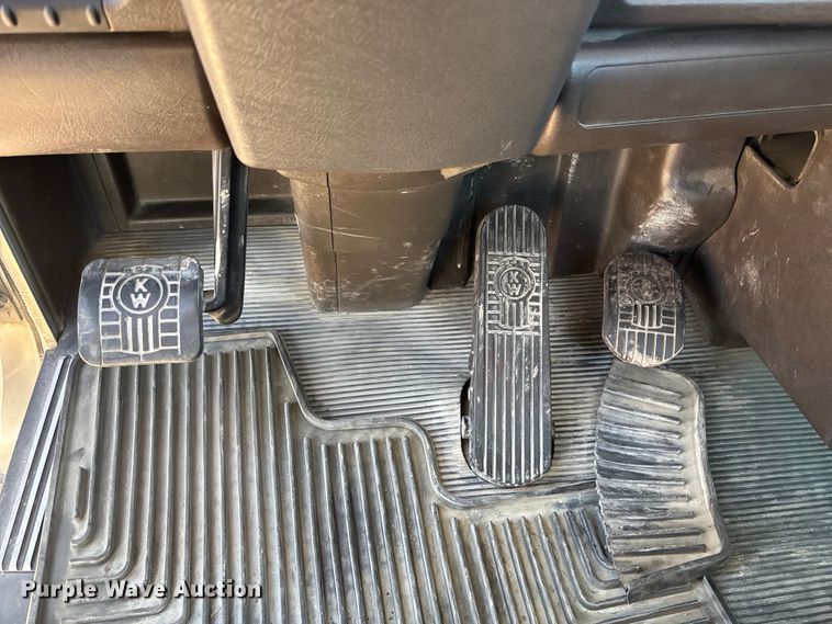 image for item EA4730 2015 Kenworth T8 Series semi truck