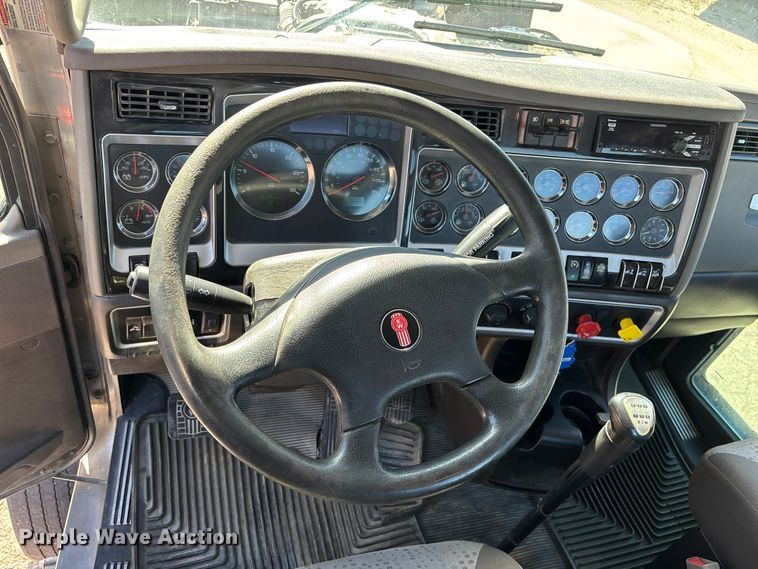 image for item EA4730 2015 Kenworth T8 Series semi truck