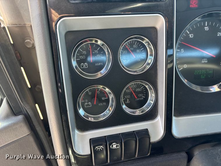 image for item EA4730 2015 Kenworth T8 Series semi truck