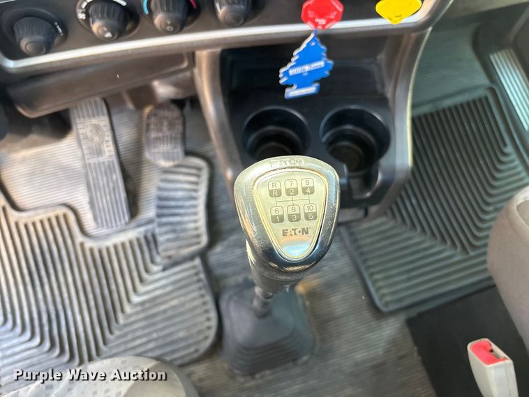 image for item EA4730 2015 Kenworth T8 Series semi truck