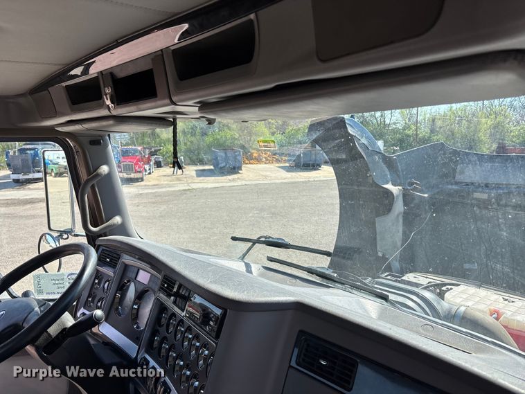 image for item EA4730 2015 Kenworth T8 Series semi truck