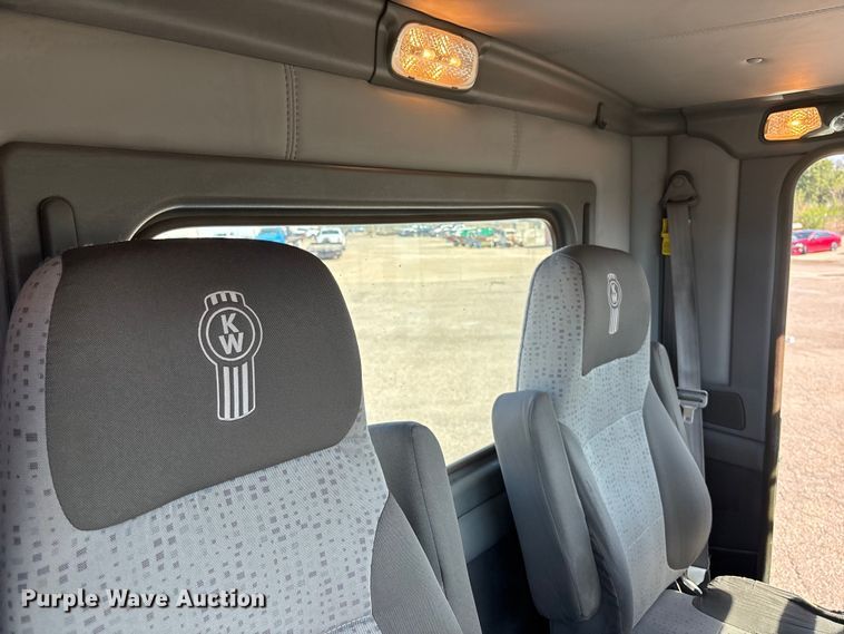 image for item EA4730 2015 Kenworth T8 Series semi truck