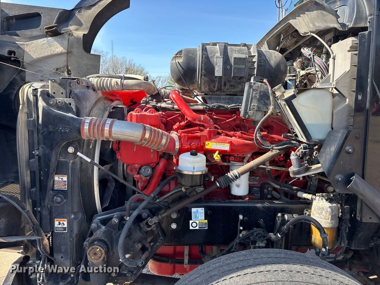 image for item EA4730 2015 Kenworth T8 Series semi truck