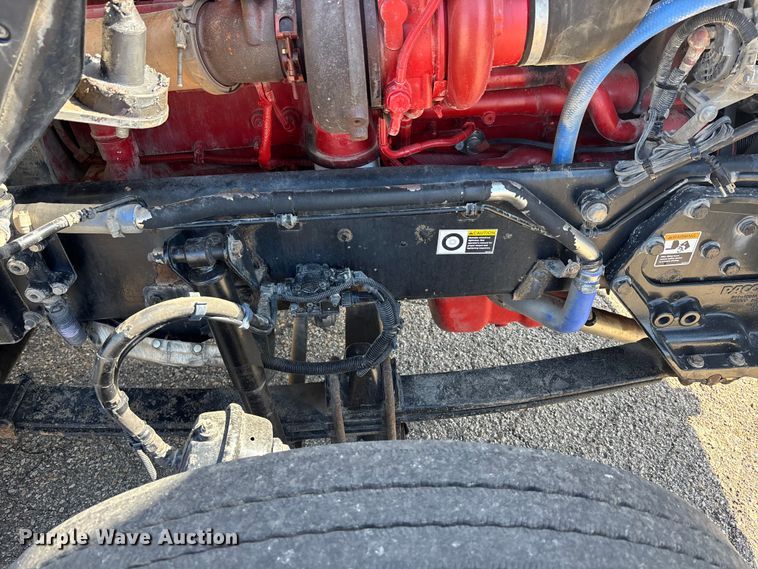 image for item EA4730 2015 Kenworth T8 Series semi truck