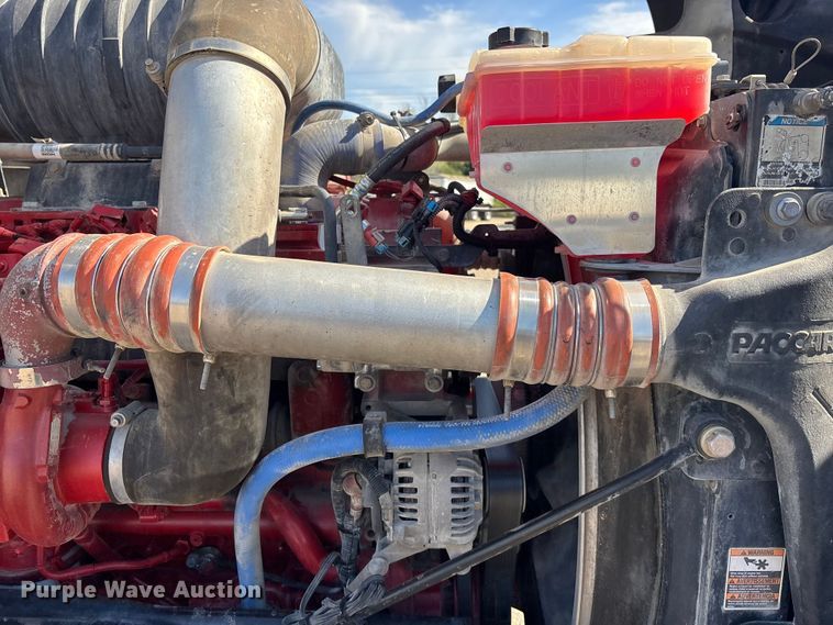 image for item EA4730 2015 Kenworth T8 Series semi truck