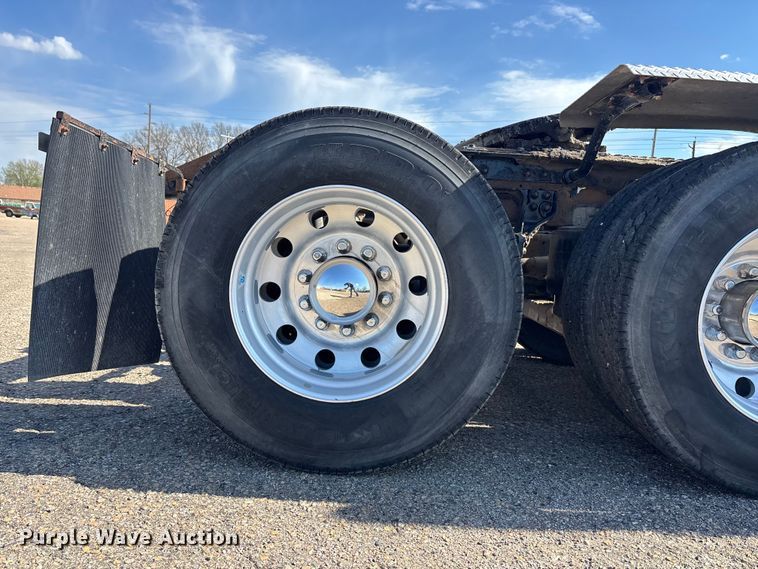 image for item EA4730 2015 Kenworth T8 Series semi truck