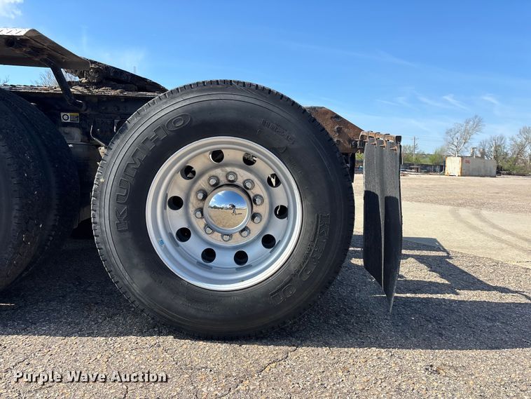 image for item EA4730 2015 Kenworth T8 Series semi truck