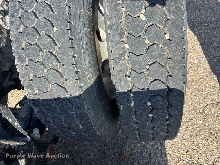 image for item EA4730 2015 Kenworth T8 Series semi truck