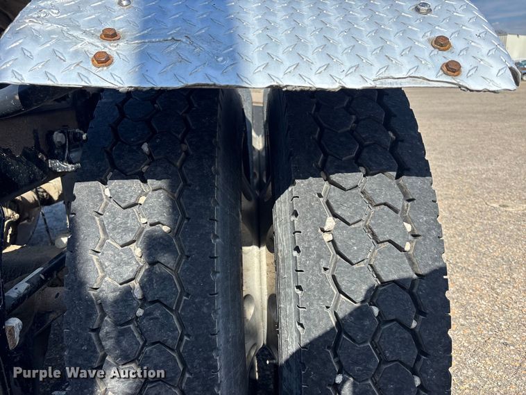 image for item EA4730 2015 Kenworth T8 Series semi truck