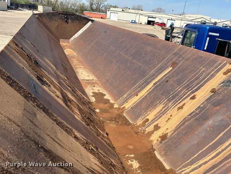 image for item EA4731 2009 Side Dump Industries side dump trailer