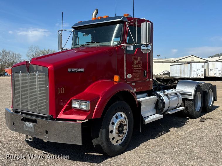 image for item EA4732 2017 Kenworth T8 Series semi truck