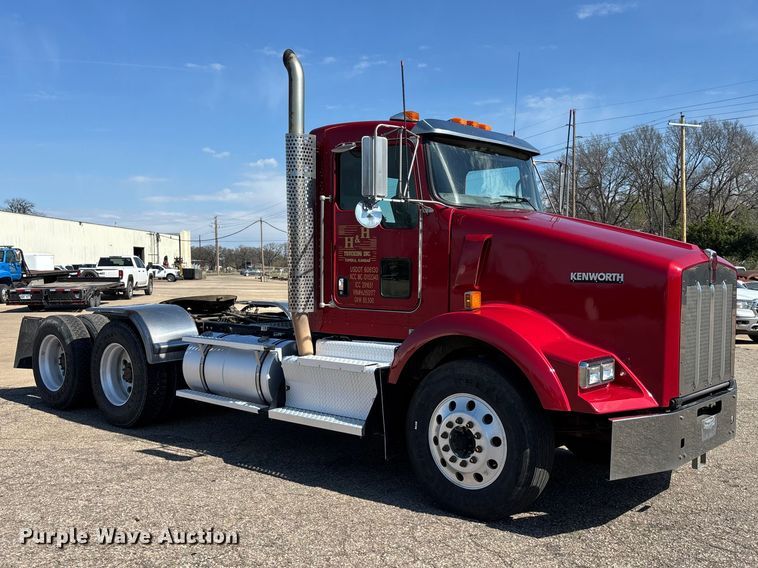 image for item EA4732 2017 Kenworth T8 Series semi truck