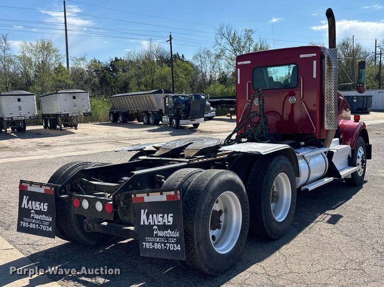 image for item EA4732 2017 Kenworth T8 Series semi truck